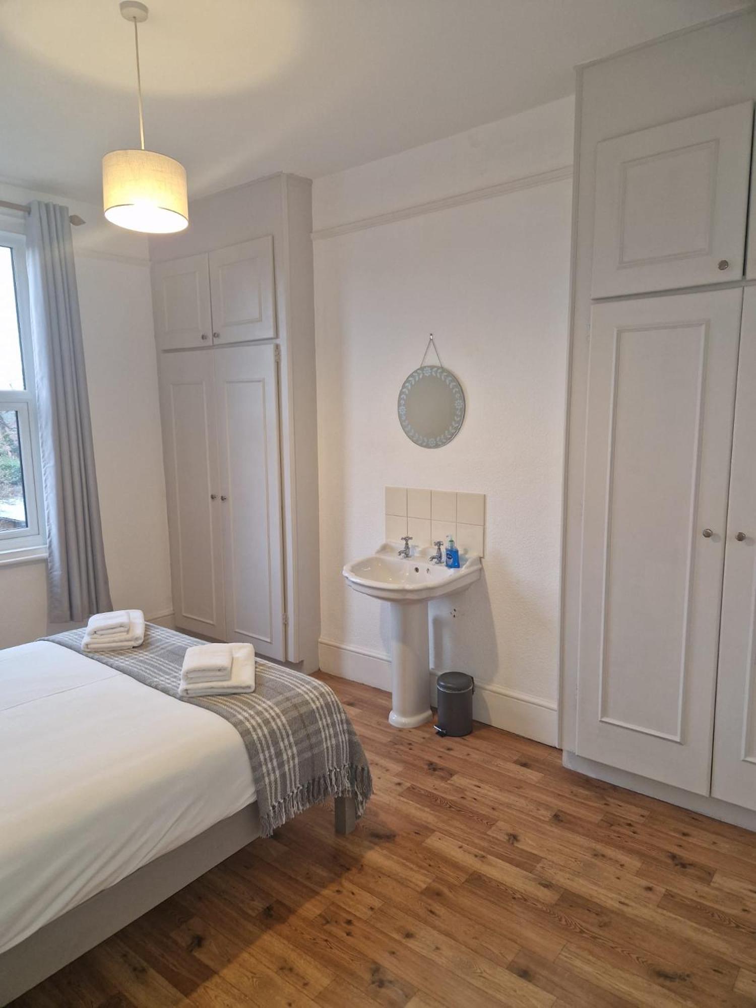 Hereford - Falcon House - Spacious 5 Bedroom House With Games Room - Sleeps 14 Guests - Great Property For Family & Friends Gathering Together - Hosted By Rentmyhouse Eksteriør billede