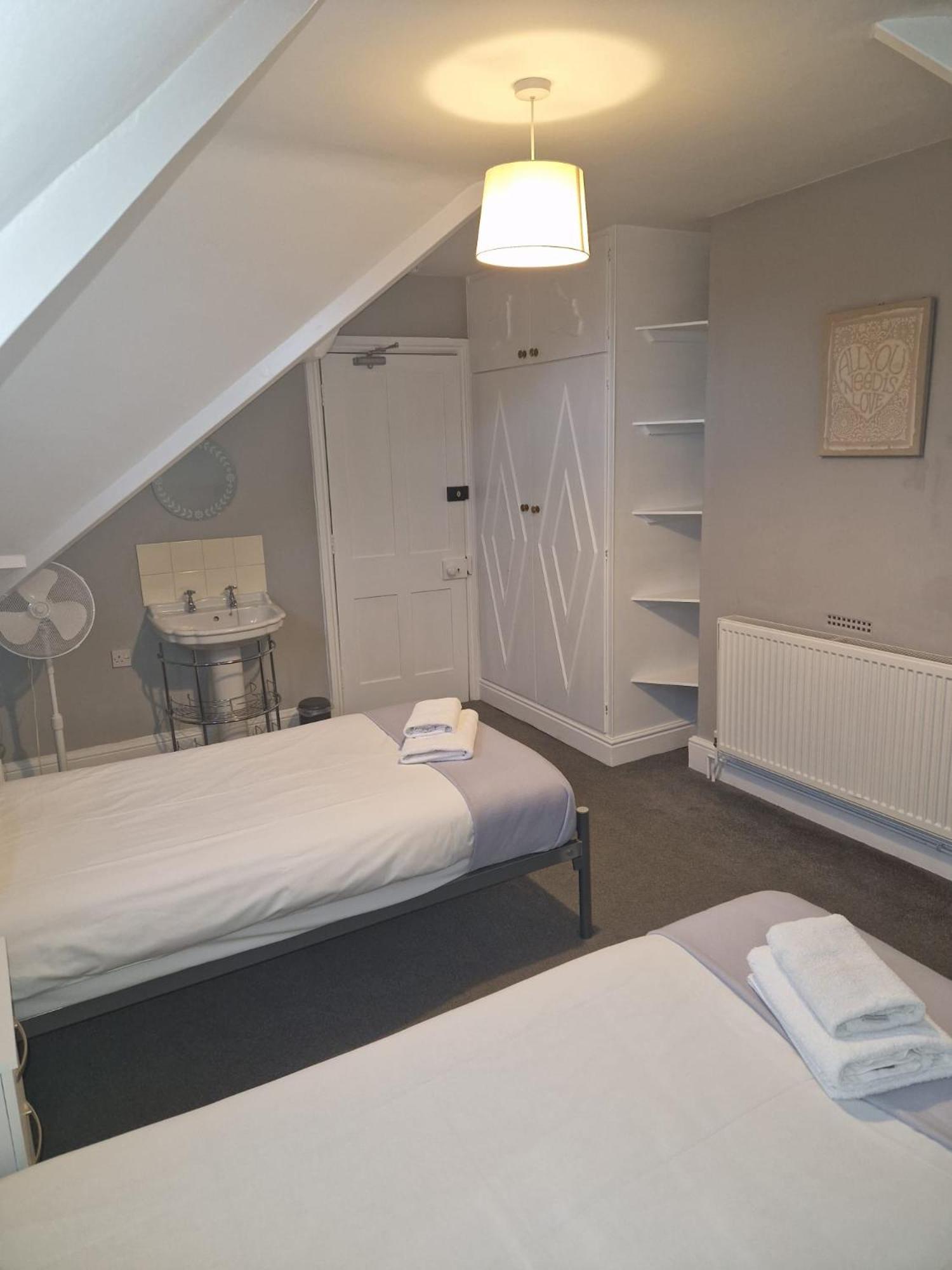 Hereford - Falcon House - Spacious 5 Bedroom House With Games Room - Sleeps 14 Guests - Great Property For Family & Friends Gathering Together - Hosted By Rentmyhouse Eksteriør billede