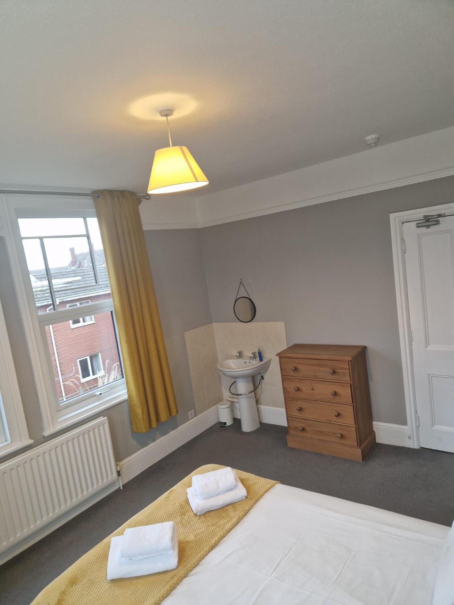 Hereford - Falcon House - Spacious 5 Bedroom House With Games Room - Sleeps 14 Guests - Great Property For Family & Friends Gathering Together - Hosted By Rentmyhouse Eksteriør billede