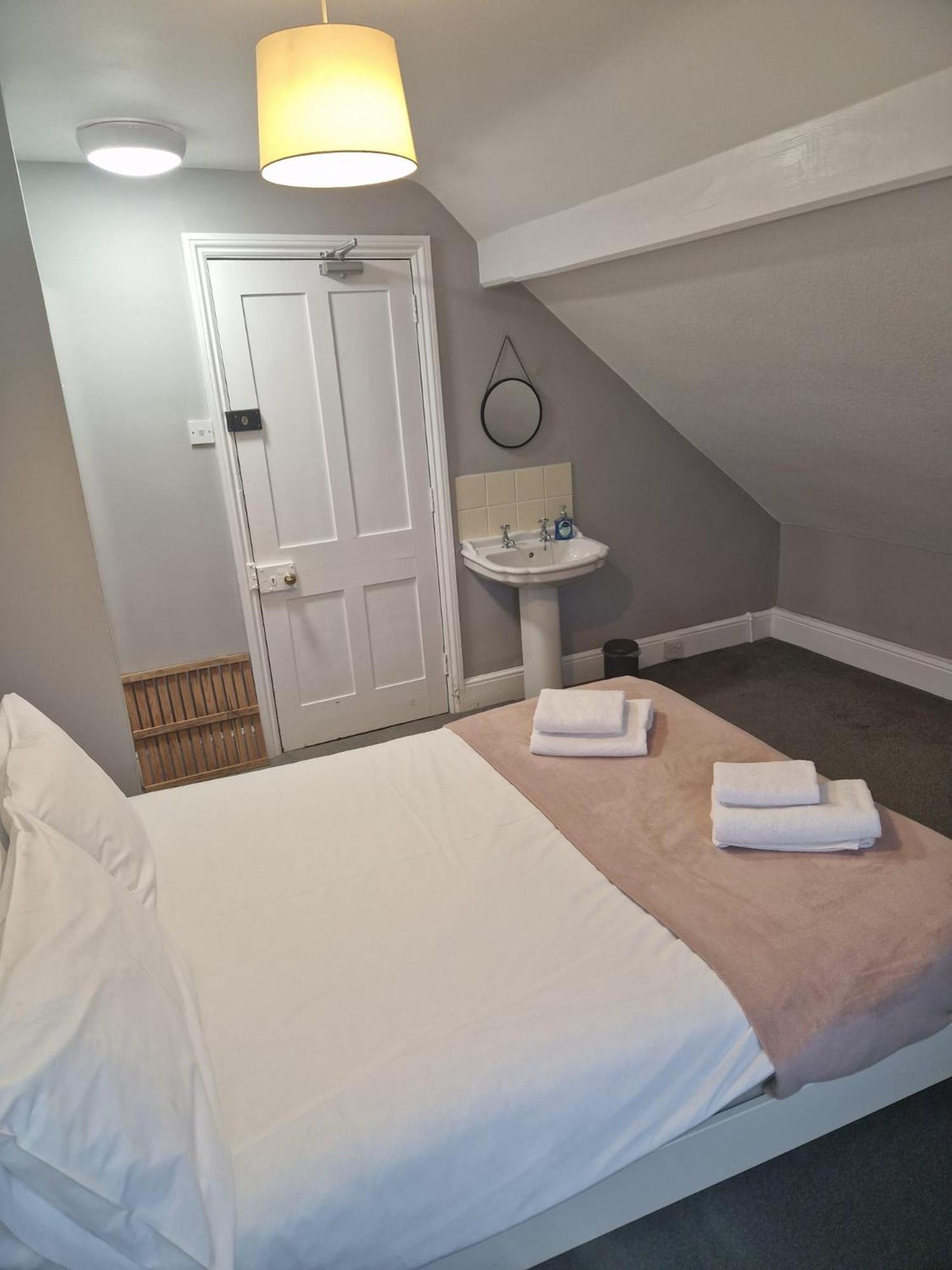 Hereford - Falcon House - Spacious 5 Bedroom House With Games Room - Sleeps 14 Guests - Great Property For Family & Friends Gathering Together - Hosted By Rentmyhouse Eksteriør billede